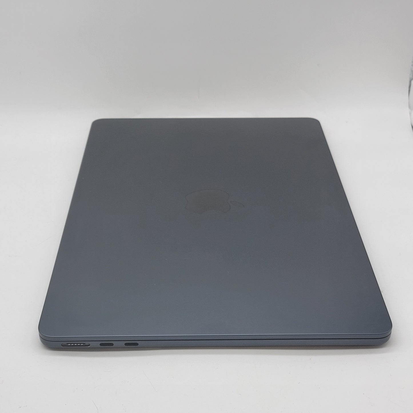 2024 Apple MacBook Air 13.6" M3 8C GPU 4.0GHz 8GB RAM 256GB SSD A3113