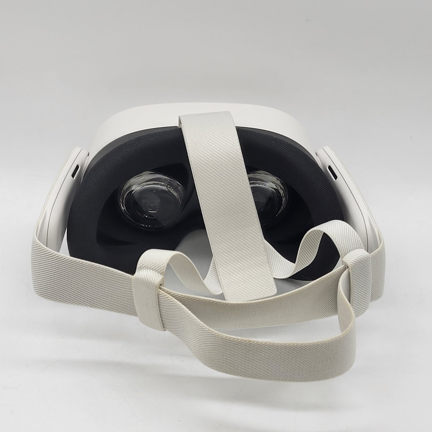 Meta Quest 3S 128GB Standalone All-in-One VR Headset P97