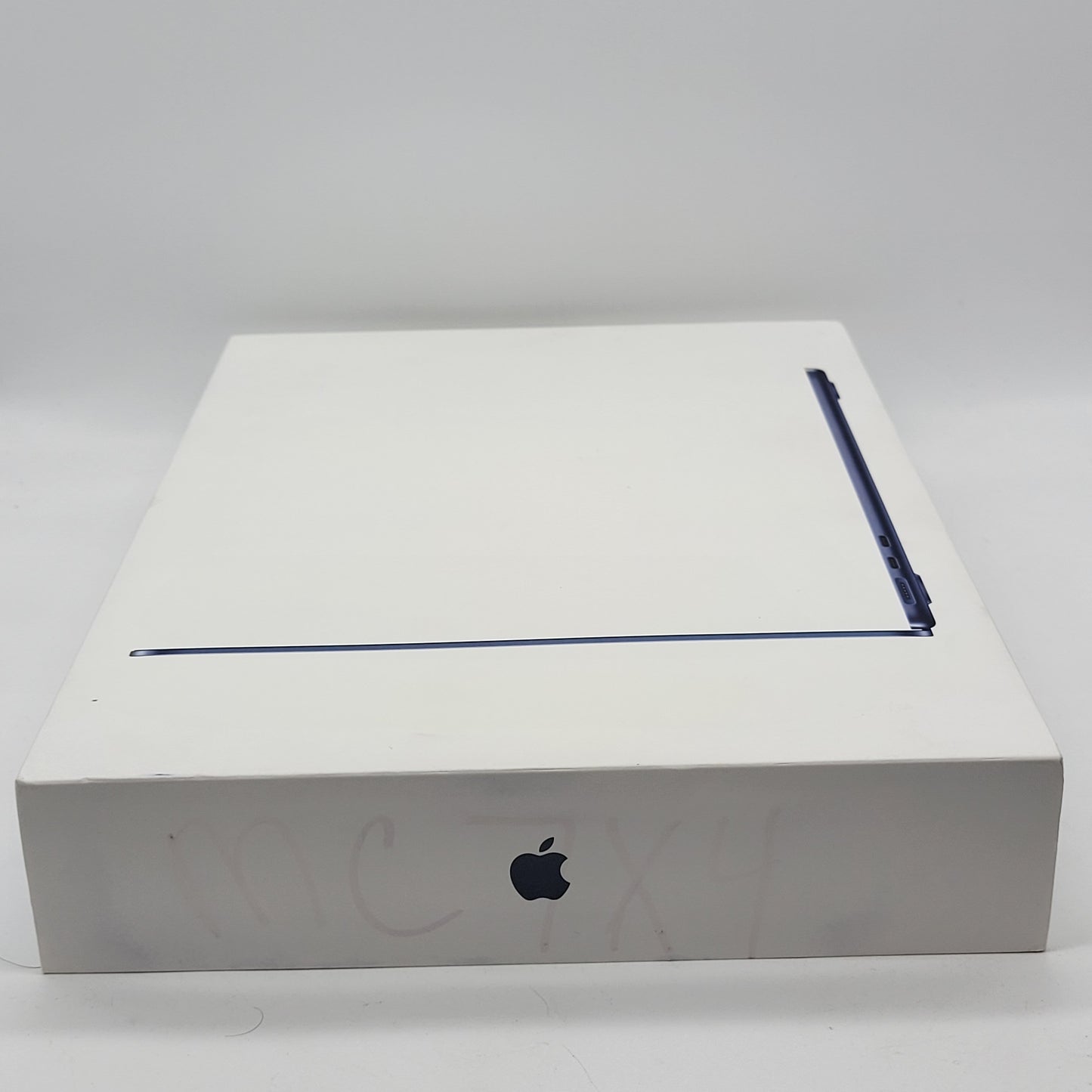 New 2022 Apple MacBook Air 13.6" M2 8C GPU 3.5GHz 16GB RAM 256GB SSD A2681