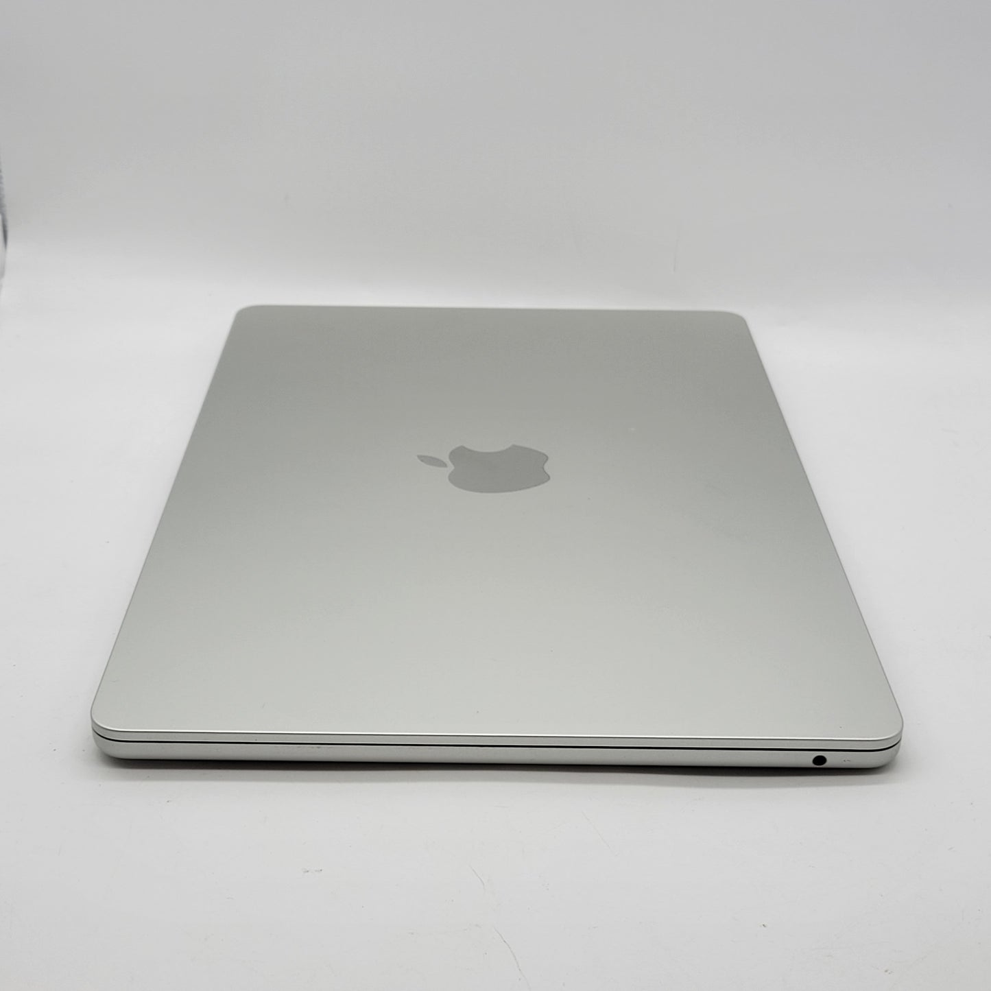 2022 Apple MacBook Air 13.6" M2 8C GPU 3.5GHz 8GB RAM 256GB SSD A2681