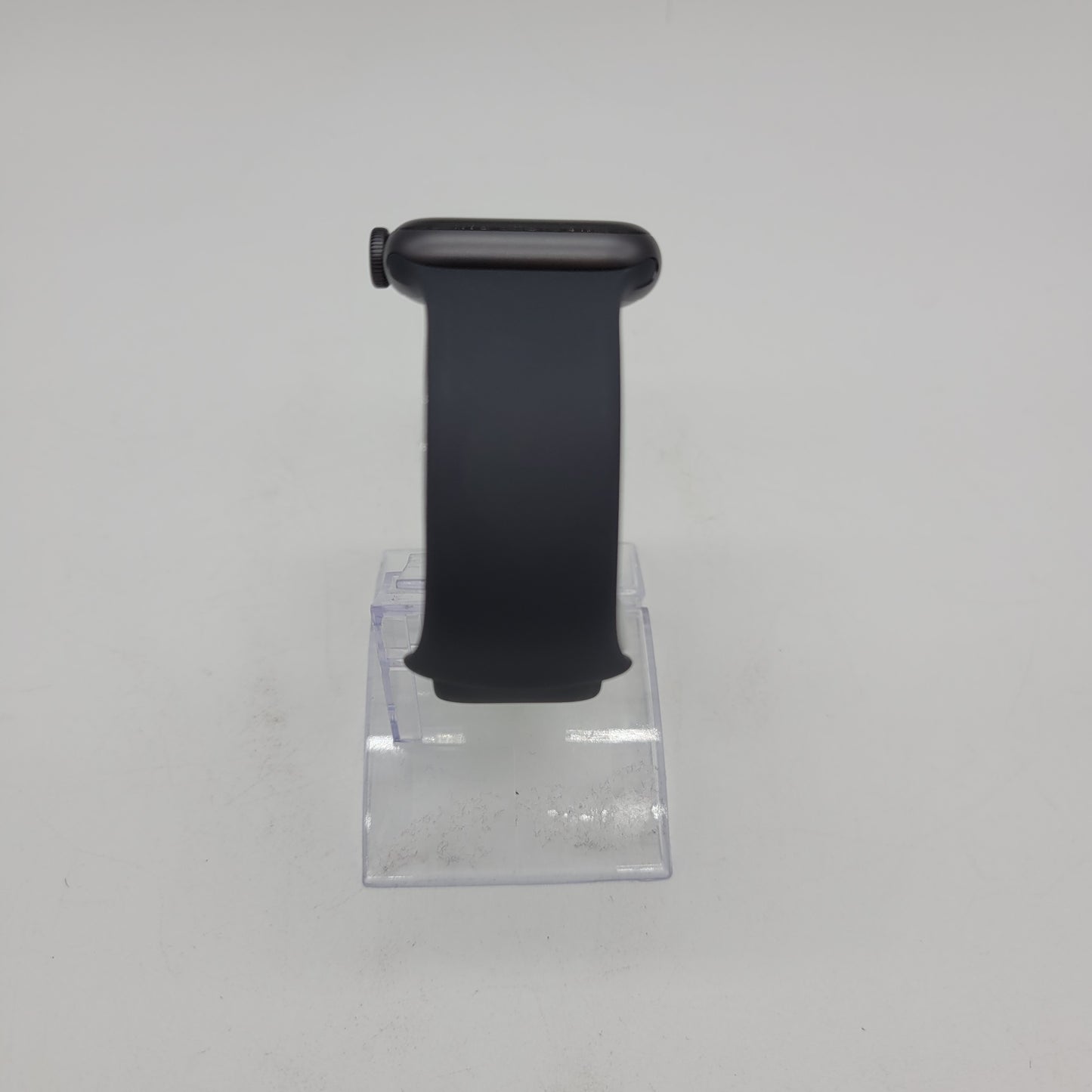 GPS Only Apple Watch SE 1st Gen 40MM Midnight Aluminum Black Sport Band A2351