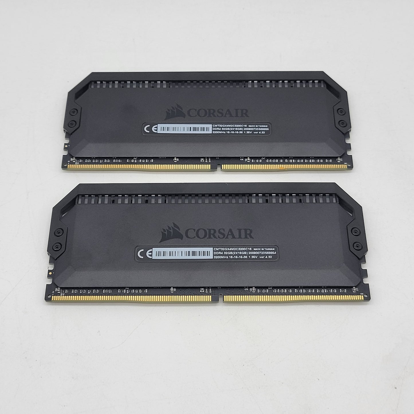 Corsair Dominator Platinum 32GB (2x16GB) RAM DDR4 3200MHz CMT32GX4M2C3200C16
