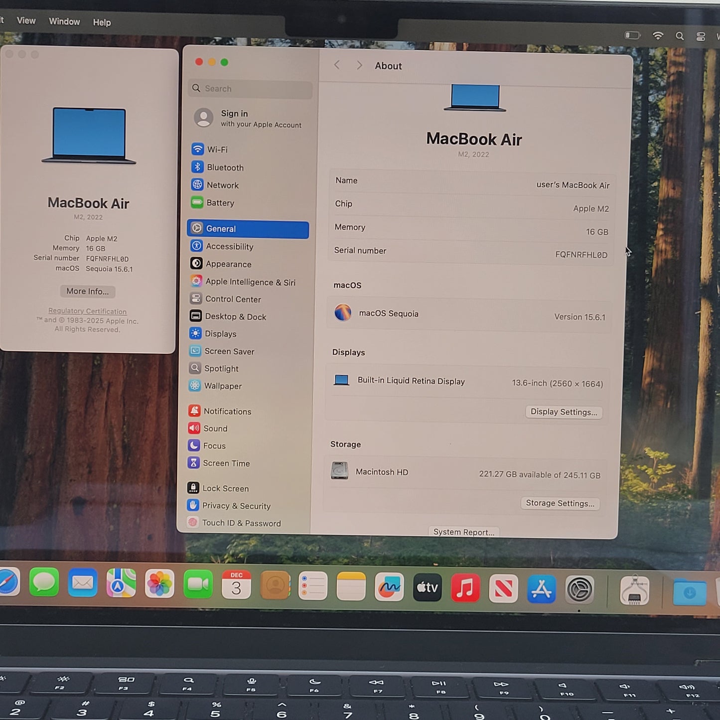 2022 Apple MacBook Air 13.6" M2 8 Core 3.5GHz 16GB RAM 256GB SSD A2681