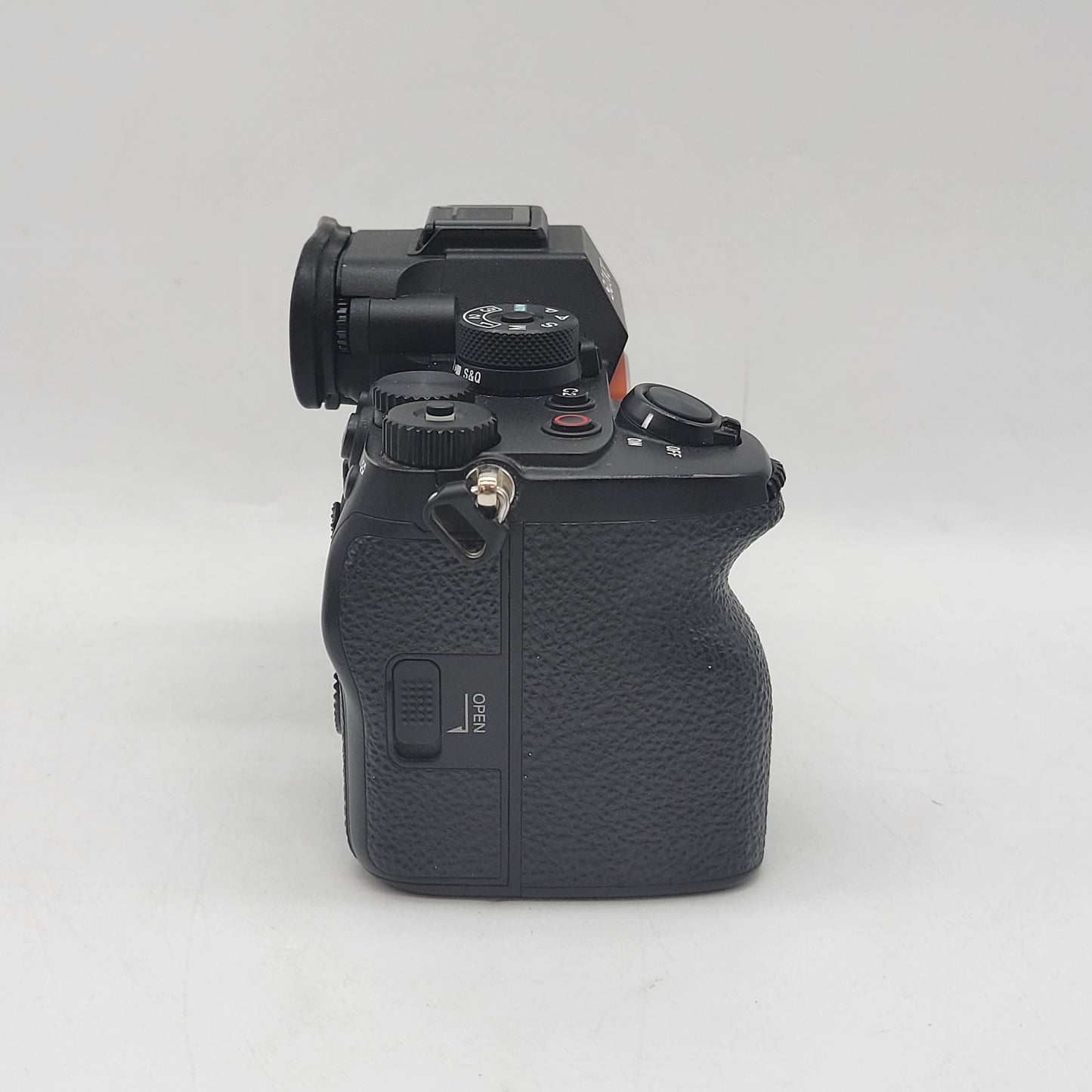 Sony Alpha A7R V 61MP Full-Frame Mirrorless Digital Camera 766601 Shutter Count