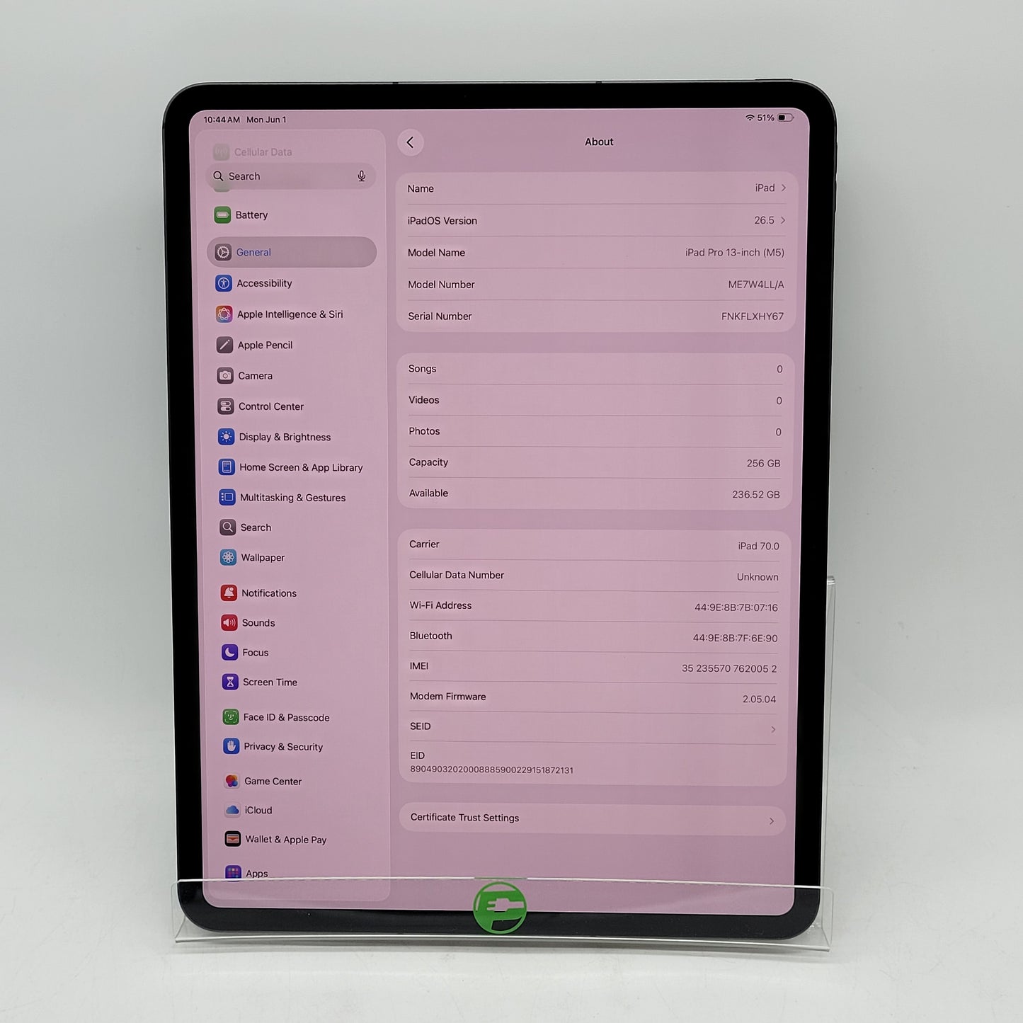 Factory Unlocked Apple iPad Pro 13" M5 256GB Space Black ME7W4LL/A