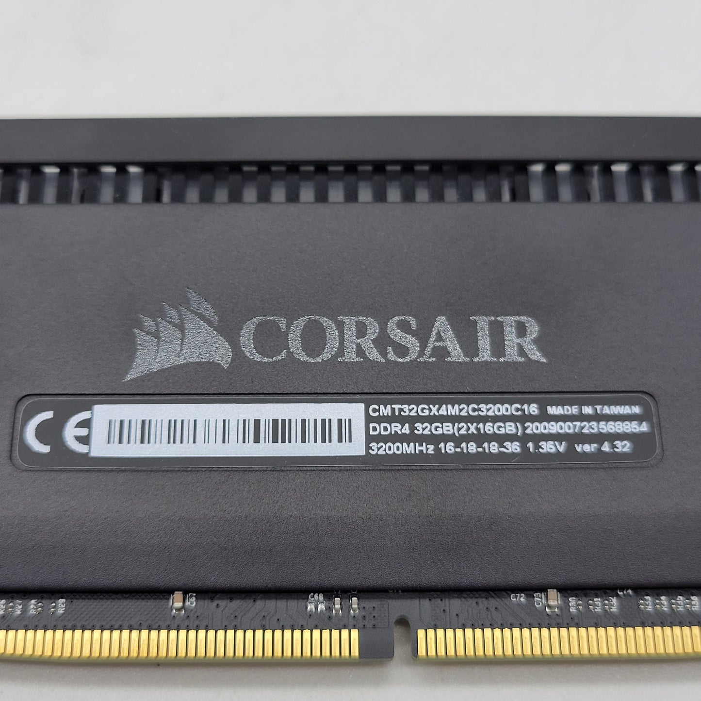 Corsair Dominator Platinum 32GB (2x16GB) RAM DDR4 3200MHz CMT32GX4M2C3200C16