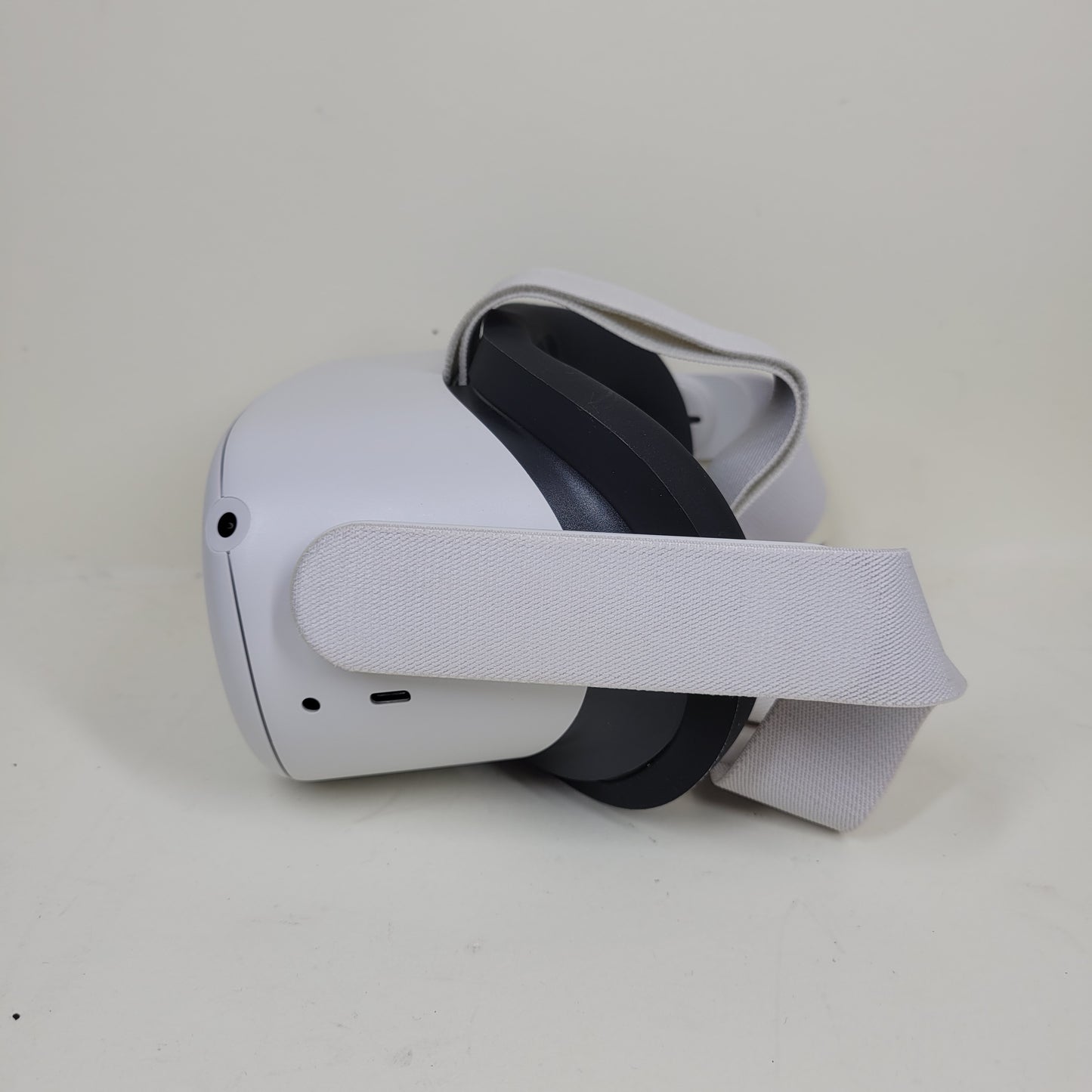 Oculus Quest 2 128GB Standalone All-in-One VR Headset KW49CM