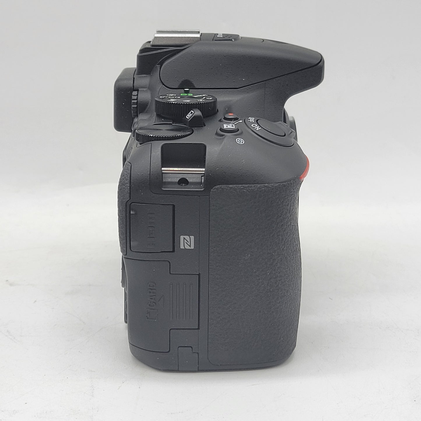 Nikon D5600 24.2MP Digital SLR DSLR Camera 68 Shutter Count With Lens