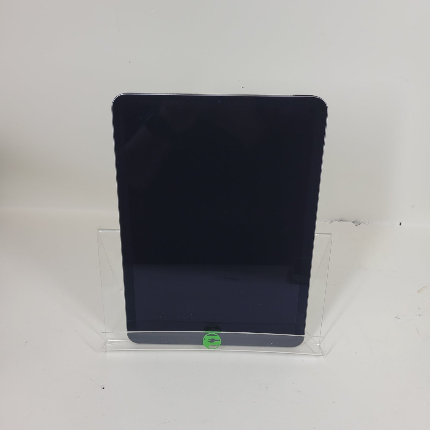 WiFi Only Apple iPad Air 5th Gen 64GB 18.1.1 Space Gray A2588