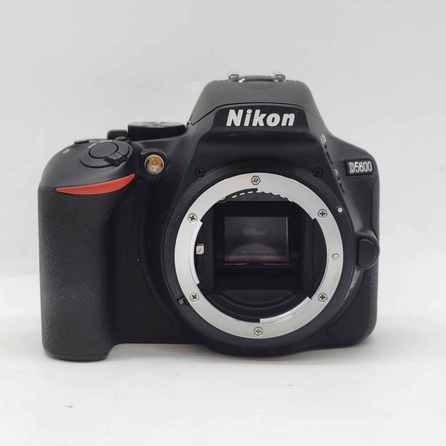 Nikon D5600 24.2MP Digital SLR DSLR Camera 68 Shutter Count With Lens