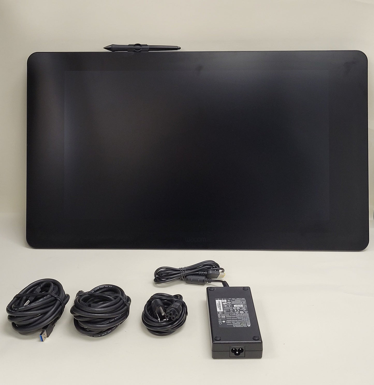 Wacom  Cintiq Pro 24 LCD Drawing Tablet DTK-2420 Read