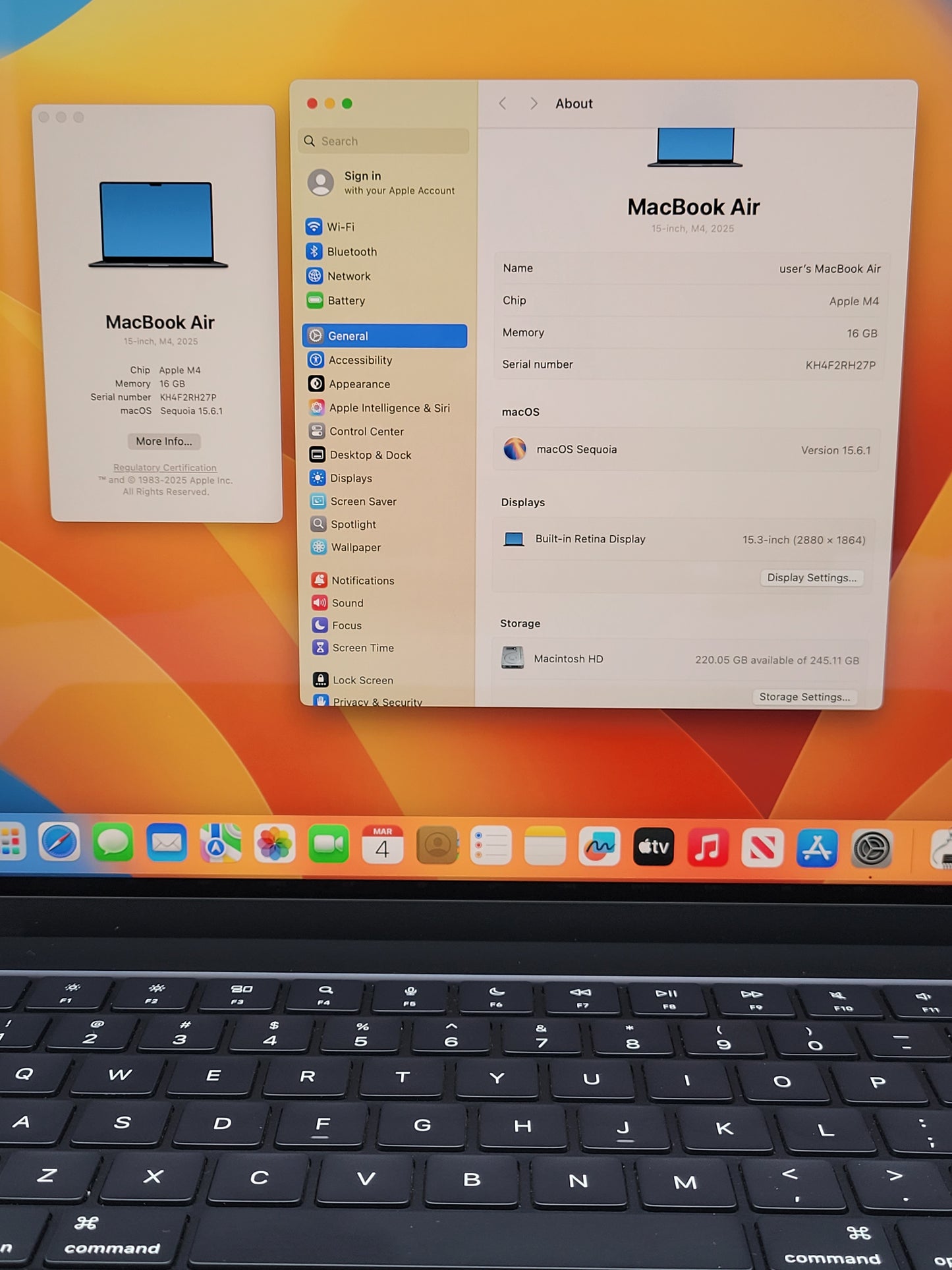 2025 Apple MacBook Air 15" M4 10C GPU 4.5GHz 16GB RAM 256GB SSD A3241