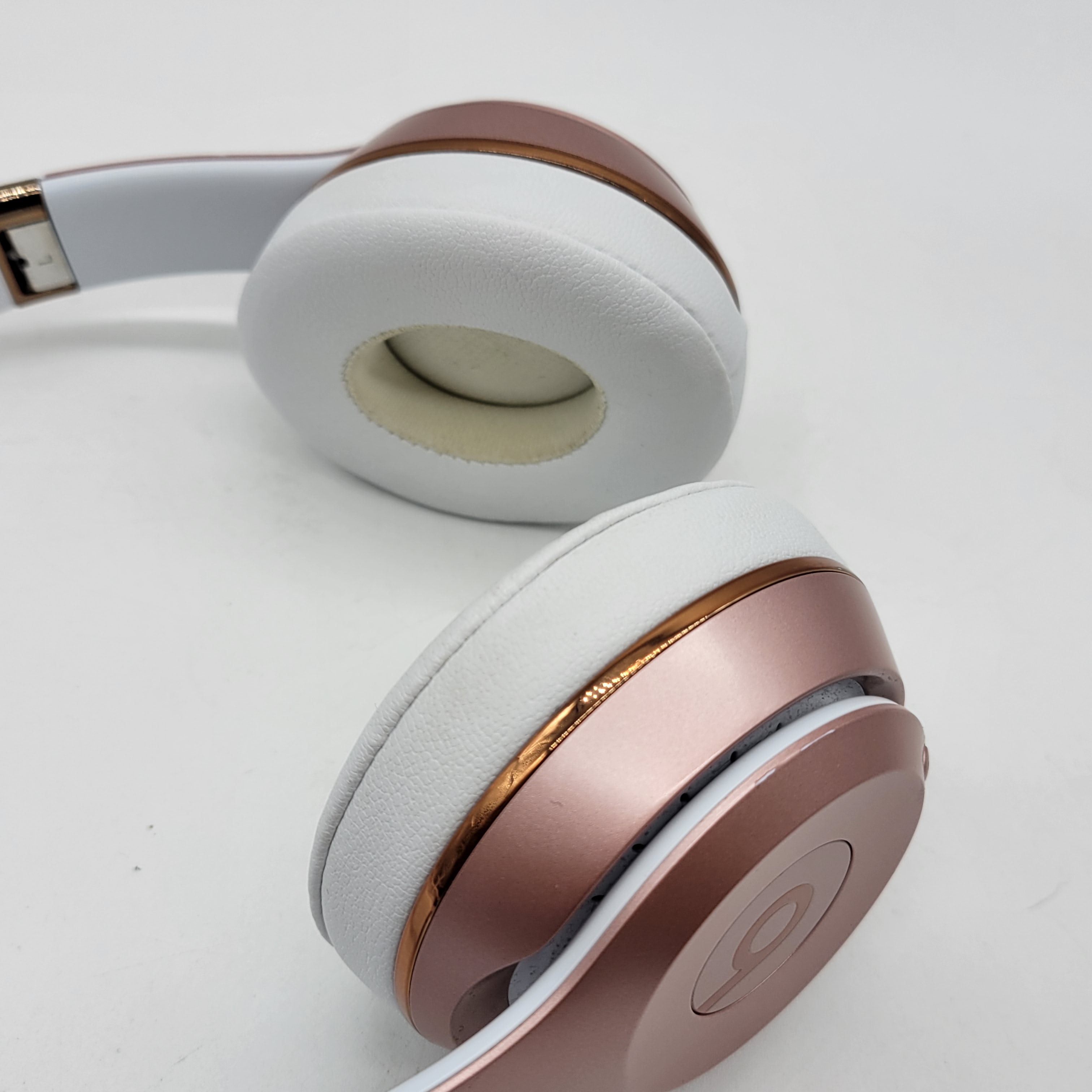 Beats Solo3 Wireless On-Ear Bluetooth Headphones Rose Gold Beats Solo3 Wireless On-Ear Bluetooth Headphones Rose Gold