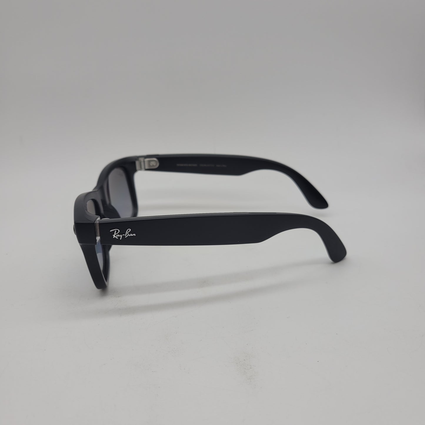 Ray-Ban Meta Wayfarer Smart Glasses RW4008