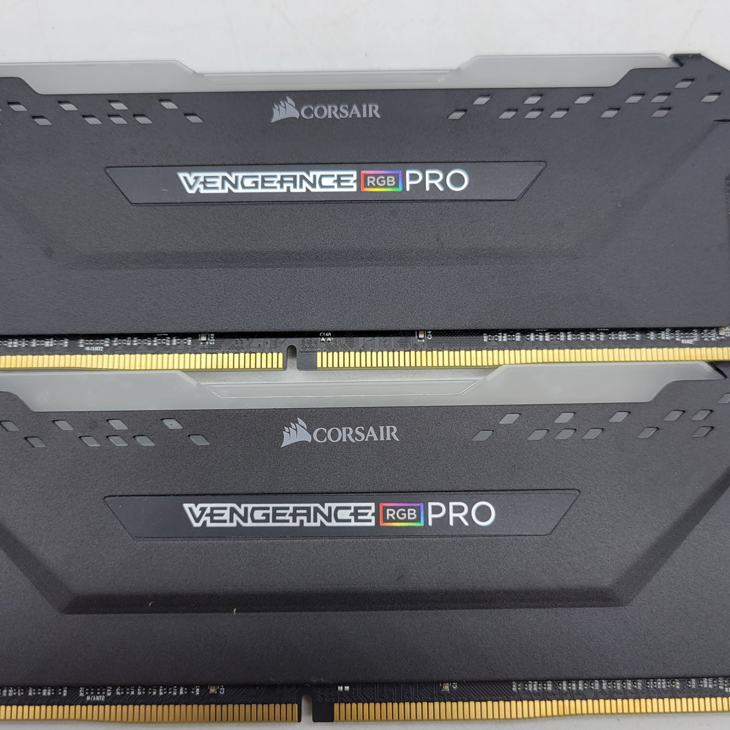Corsair Vengeance RGB Pro 32GB (2x16GB) RAM DDR4 3200MHz CMW32GX4M2C3200C16