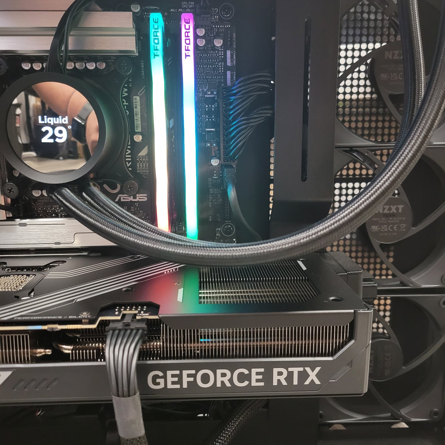 NZXT Custom PC Core Ultra 7 265KF 3.90GHz 32GB RAM 2TB SSD Gigabyte RTX 5080