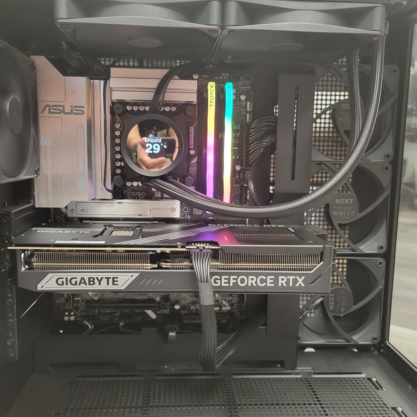 NZXT Custom PC Core Ultra 7 265KF 3.90GHz 32GB RAM 2TB SSD Gigabyte RTX 5080