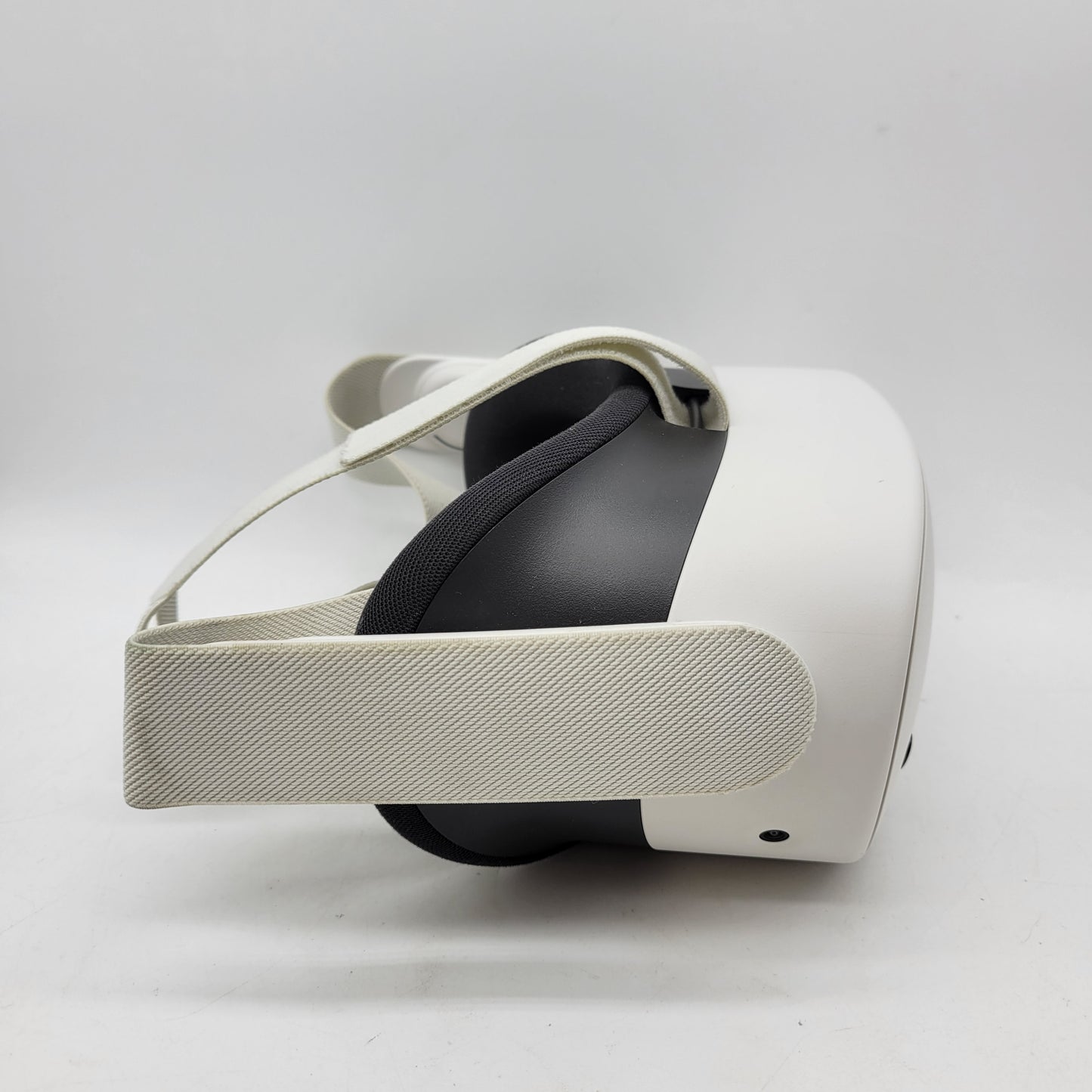 Meta Quest 3S 128GB Standalone All-in-One VR Headset P97