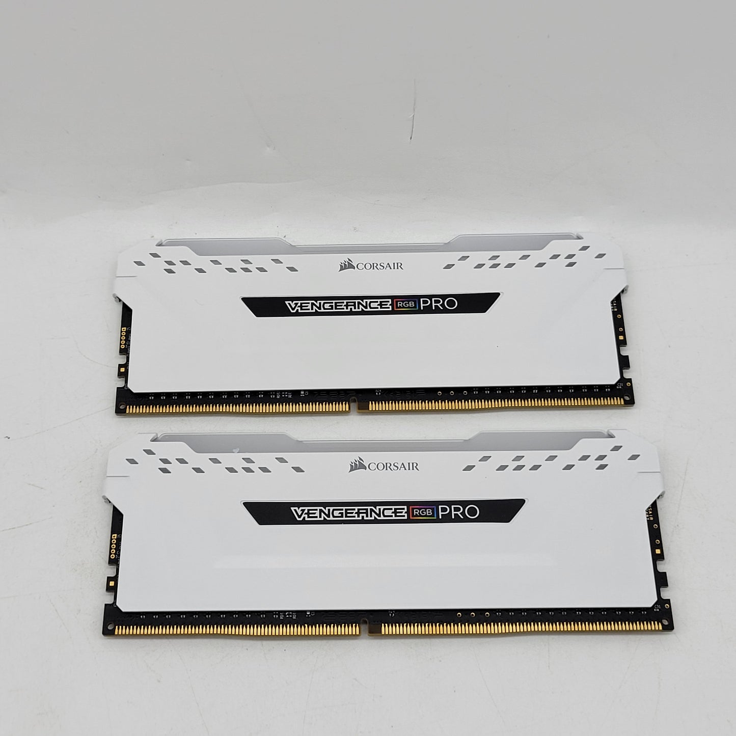 Corsair Vengeance RGB Pro 16GB (2x8GB) RAM DDR4 3200MHz CMW16GX4M2C320016W RAM