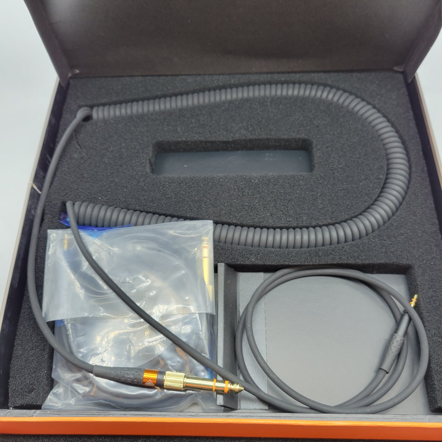 NEUMANN NDH 20 Closed Dynamic Headphone Black/Silver 508585