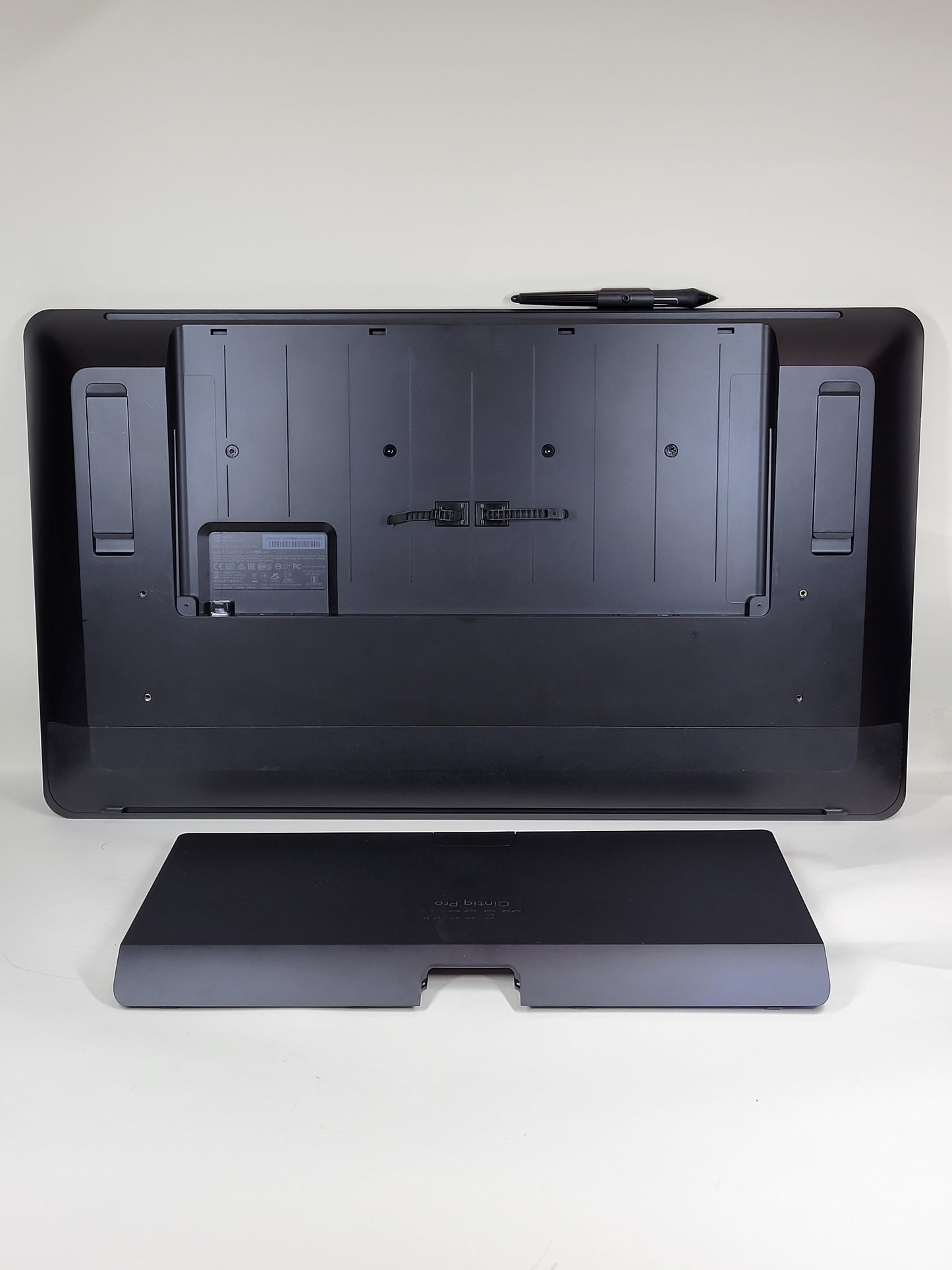 Wacom  Cintiq Pro 24 LCD Drawing Tablet DTK-2420 Read