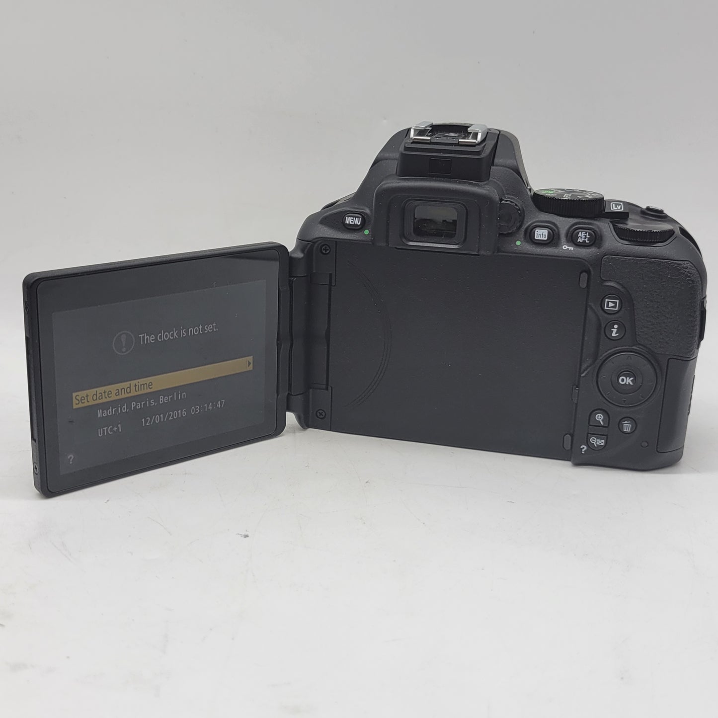 Nikon D5600 24.2MP Digital SLR DSLR Camera 68 Shutter Count With Lens