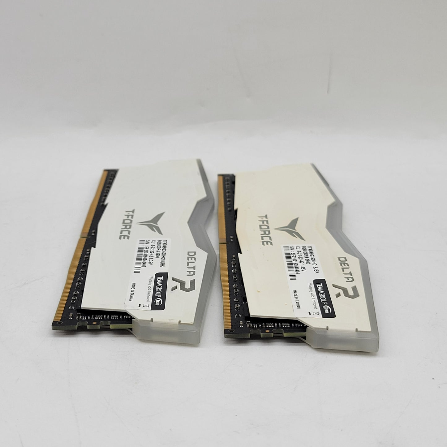 TeamGroup T-Force Delta RGB 16GB (2x8GB) RAM DDR4 3600MHz TF4D48G3600HC18JBK