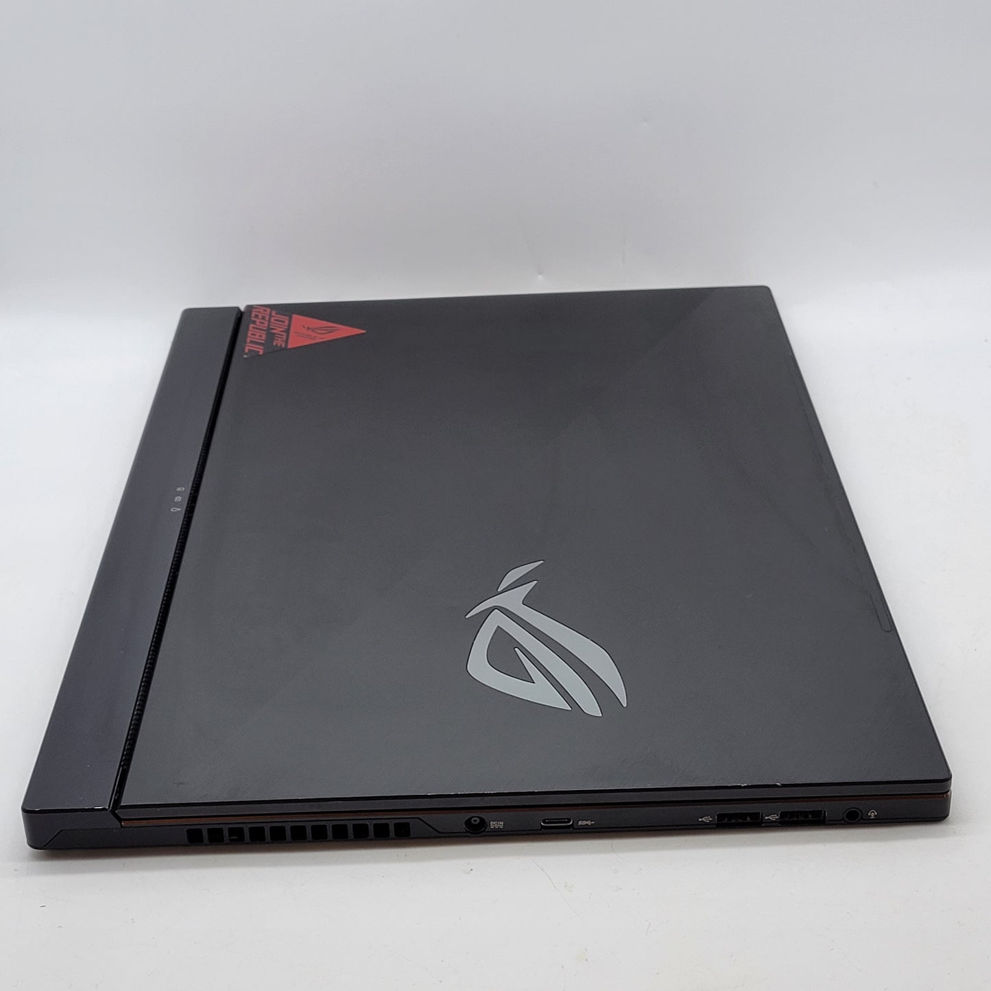 Asus Zephrus S GX531G 15.6" i7-8750H 2.2GHz 24GB RAM 2TB SSD GTX 1070 Max-Q