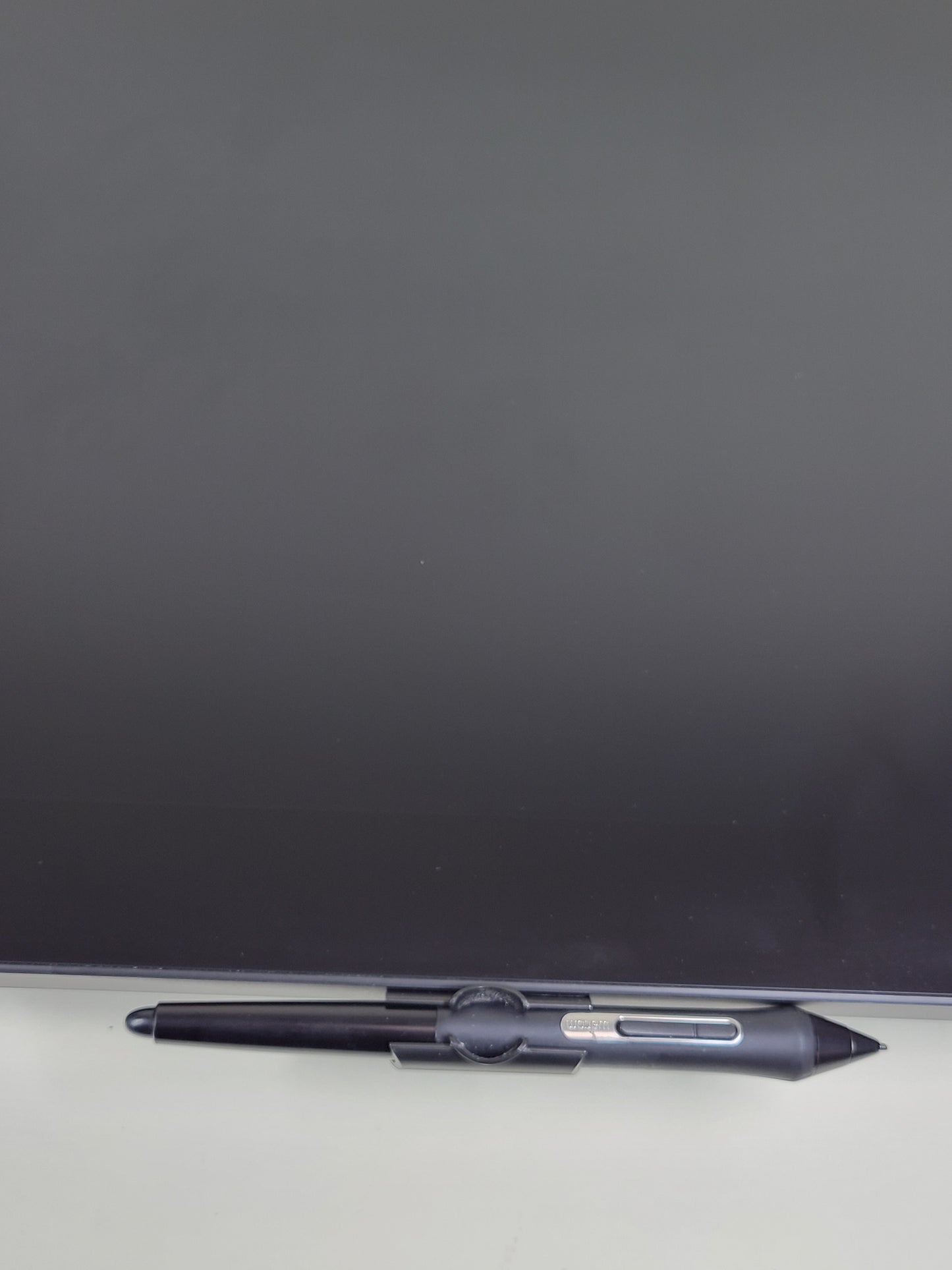 Wacom  Cintiq Pro 24 LCD Drawing Tablet DTK-2420 Read