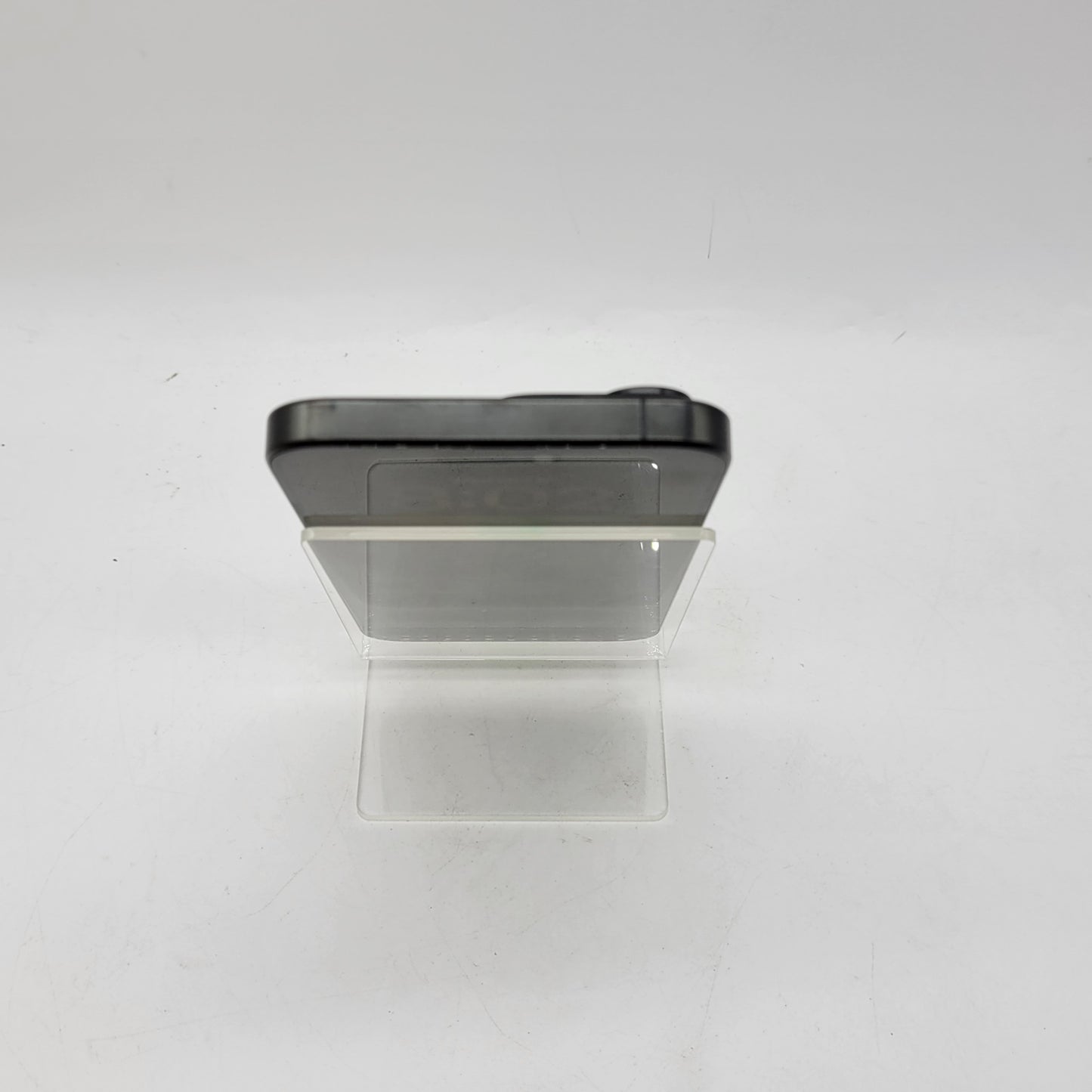 Factory Unlocked Apple iPhone 15 Pro Max 1TB Black MU7G3AA/A SIM tray