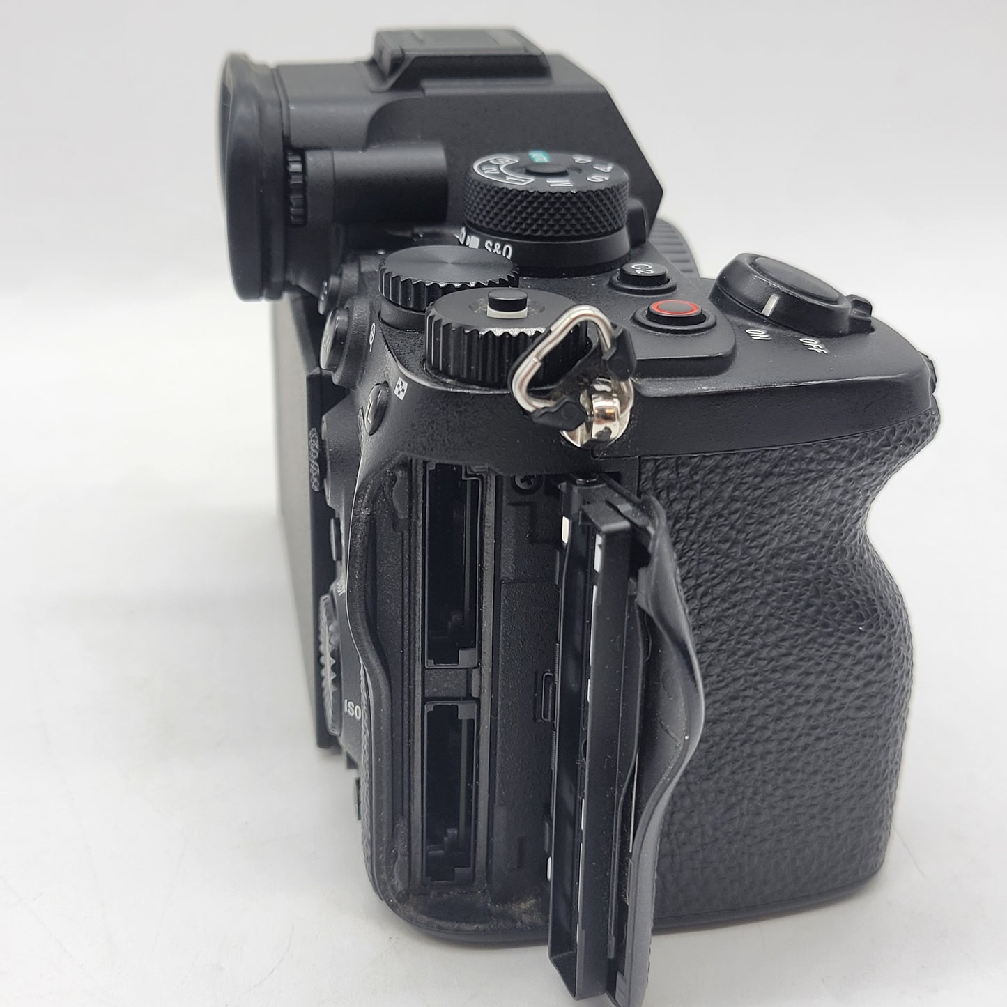 Sony Alpha A7R V 61MP Full-Frame Mirrorless Digital Camera 766601 Shutter Count